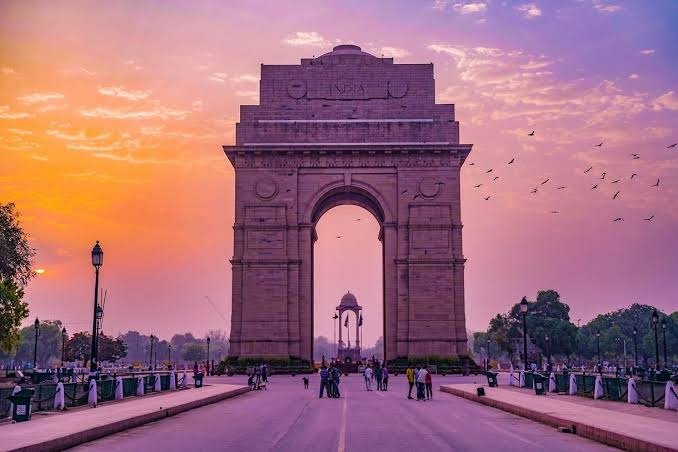 Dehradun to Delhi Taxi