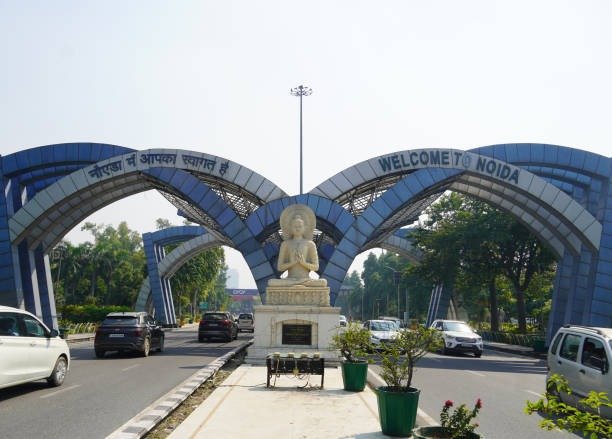Dehradun to Noida Taxi